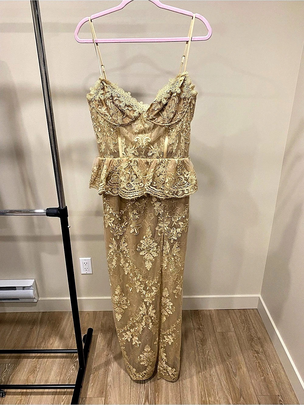 V. Chapman Vinetta Set Gold Lace dress